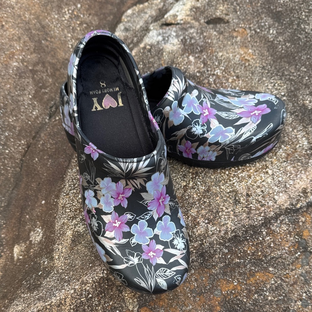 Women’s scrub shoes